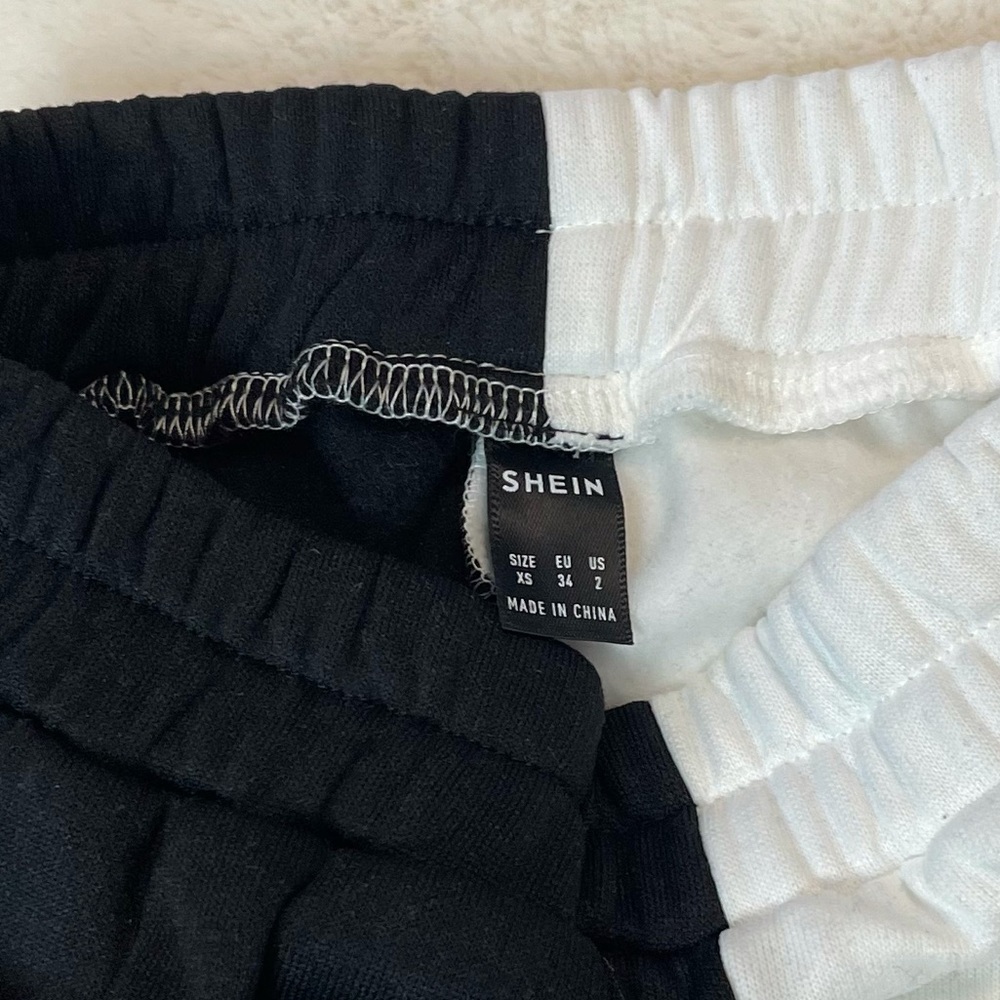 SHEIN black and white jogger with design Sz XS ⭐️ - Picture 3 of 3